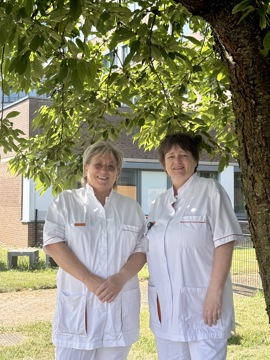 Green Nurses Petra Vd Kerkhof (L) En Peggy Rijvers (R)
