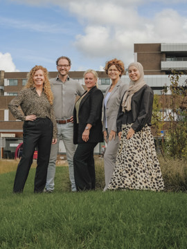 Het kernteam Zorgevaluatie met van links naar rechts Coby van de Bool, Floris Kleermaeker, Manon Fleuren - janssen, Nicole kessel en Nouhaila Belkassem