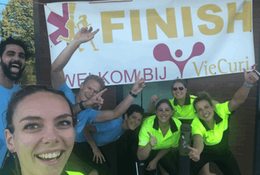 Selfie van team VieCuri SGO run  