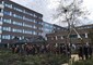 Burgemeester Scholten van de gemeente Venlo opende de belevingstuin van het ziekenhuis in Venlo met een kanonschot vol rozenblaadjes