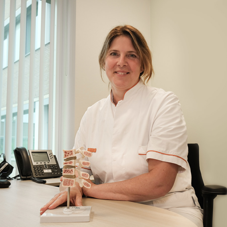 Verpleegkundig specialist Marsha onderzoekt botgezondheid bij prostaatkankerpatienten 