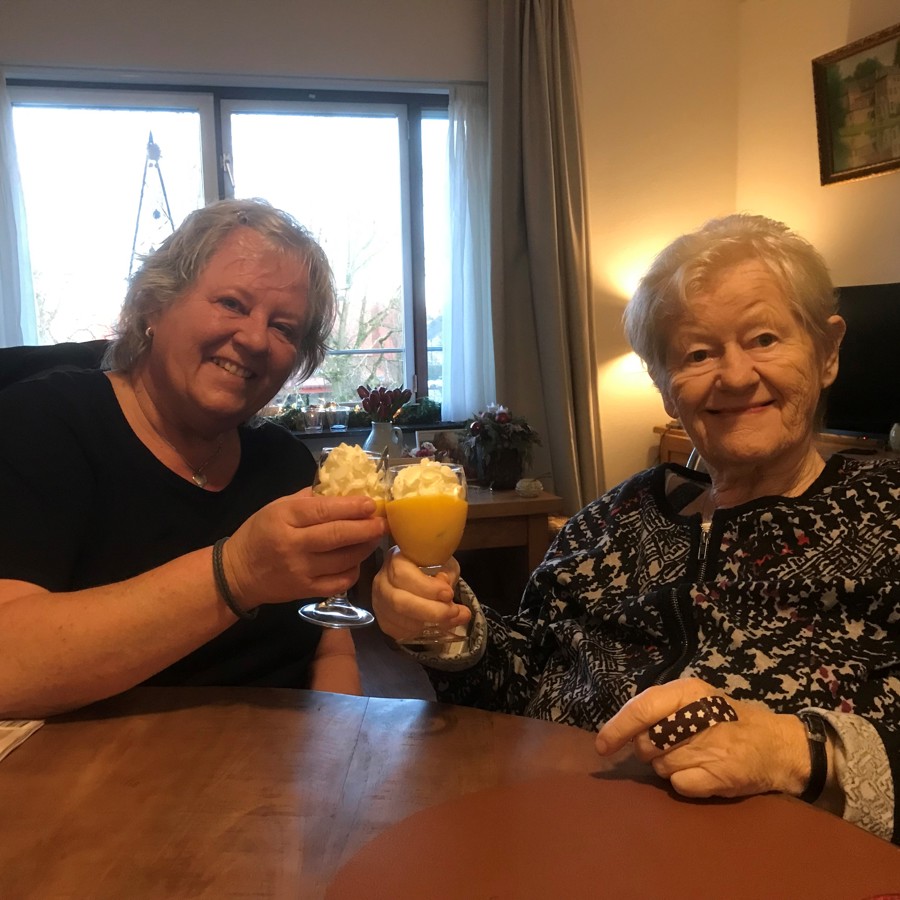 Sylvia en haar moeder Els van der Velden-Jacobs
