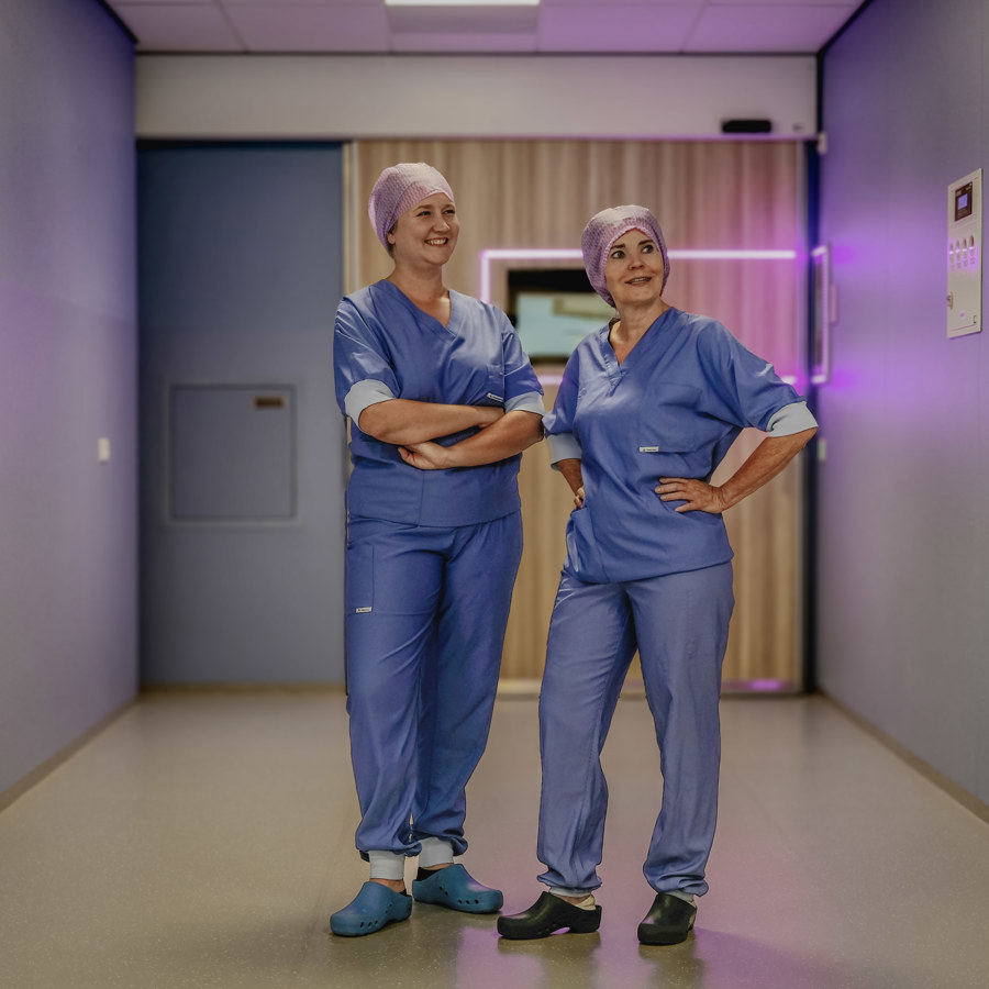 Fieke en Susan in het nieuwe OK complex van VieCuri