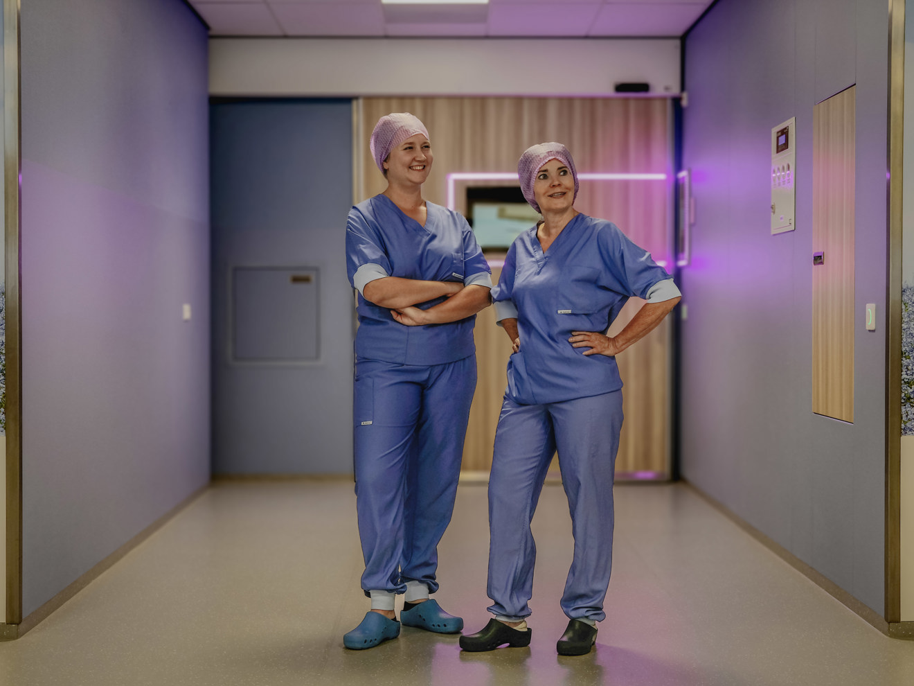 Fieke en Susan in het nieuwe OK complex van VieCuri