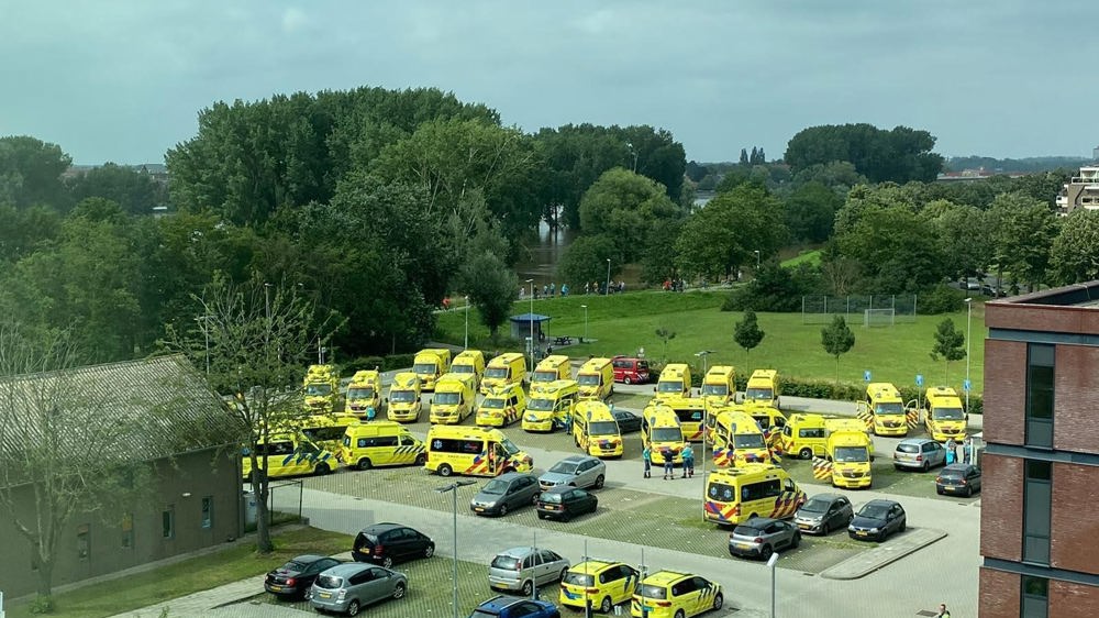 Hoogwater 2021,Ambulances op de parkeerplaats
