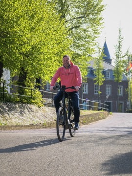 Leon Metten is aan het fietsen 