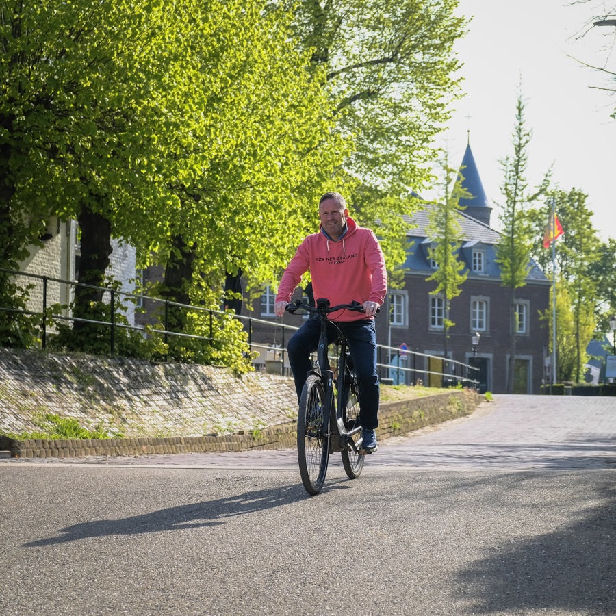 Leon Metten is aan het fietsen 
