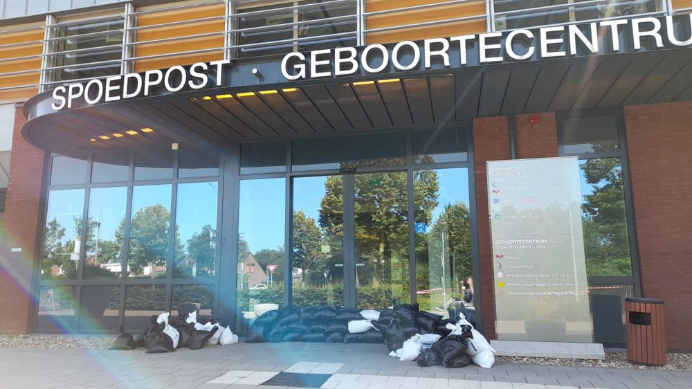 Hoogwater 2021, De spoedpost met zandzakken