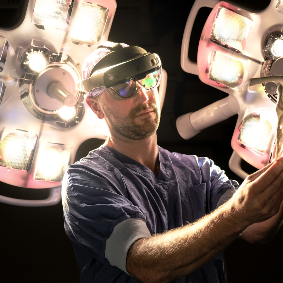 Foto van een specialist tijdens een operatie Foto van een specialist tijdens een operatie