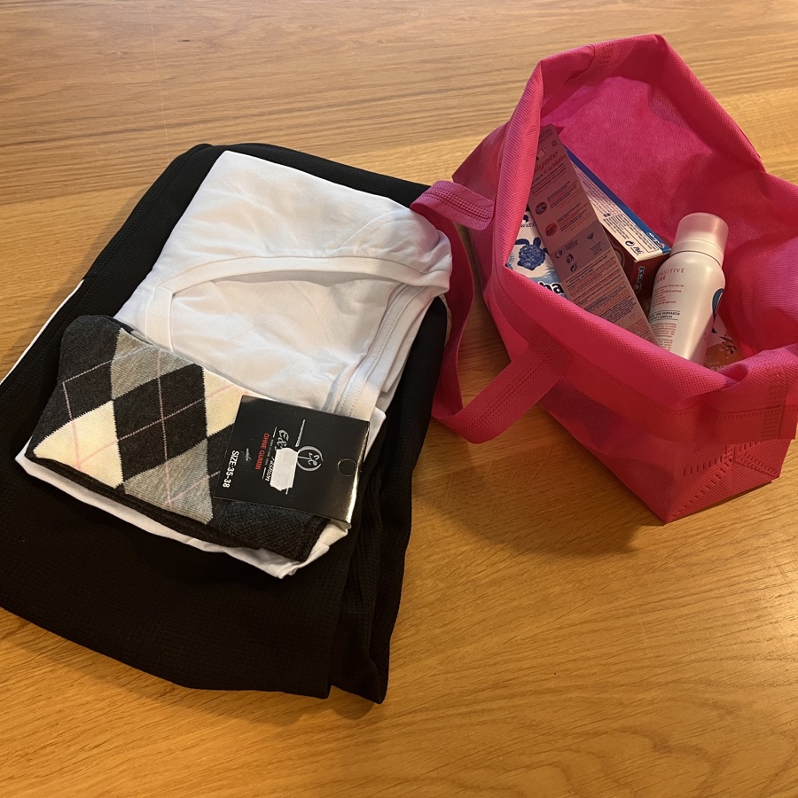 Kleding en toilettasje voor patient zonder naasten
