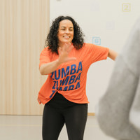 Omaire Ortega tijdens een zumba-les