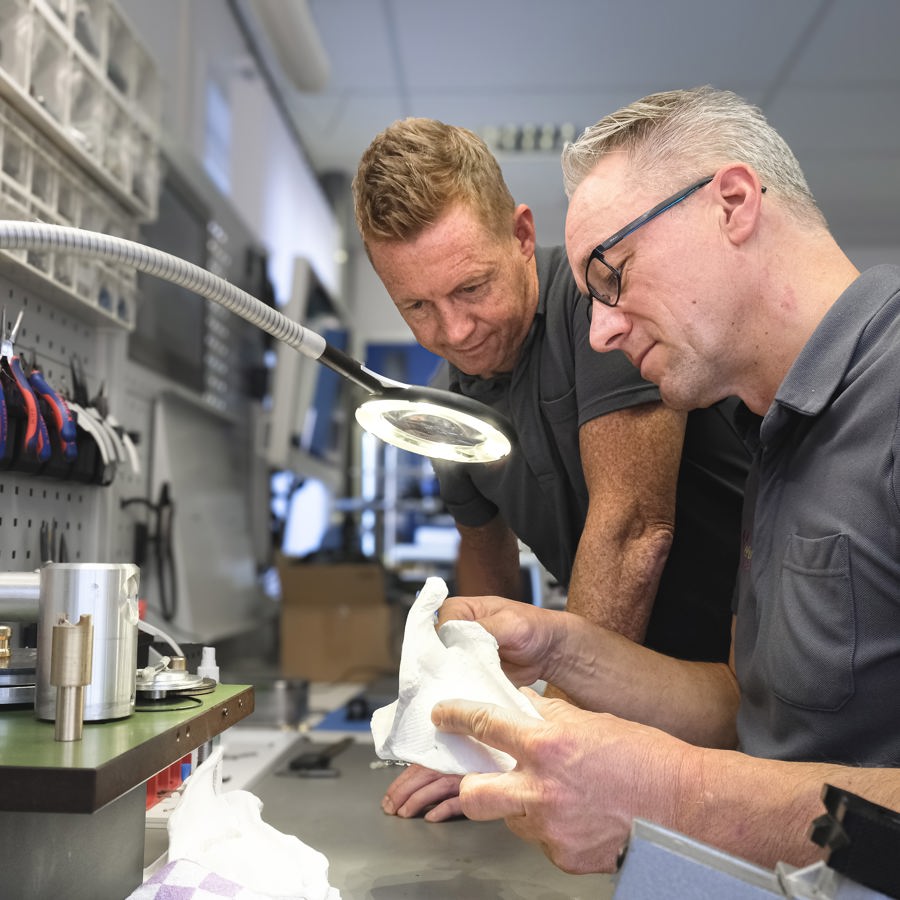 De Medische Techniek van VieCuri maakt met een 3D printer kopien van botten en gewrichten